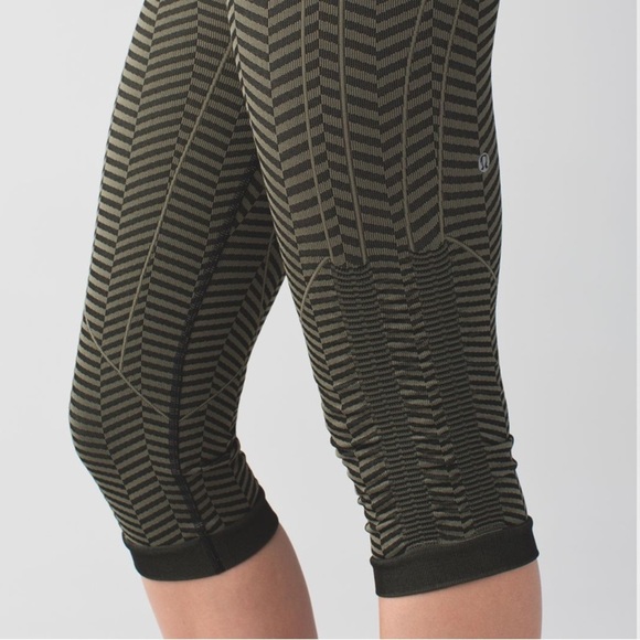 Lululemon Green and Black In The Flow Crop II - Picture 5 of 15